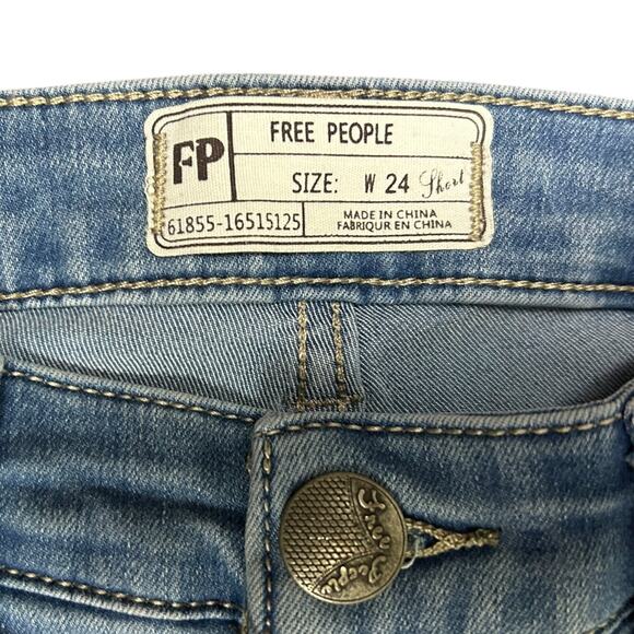 Free People Flare Jeans Light Wash Raw Hem Low Rise Denim size 24 Short Petite - Picture 3 of 6